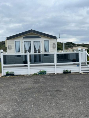 E3 2 BED DELUXE SANDFIELD NEXT To THE GOLDEN PALM